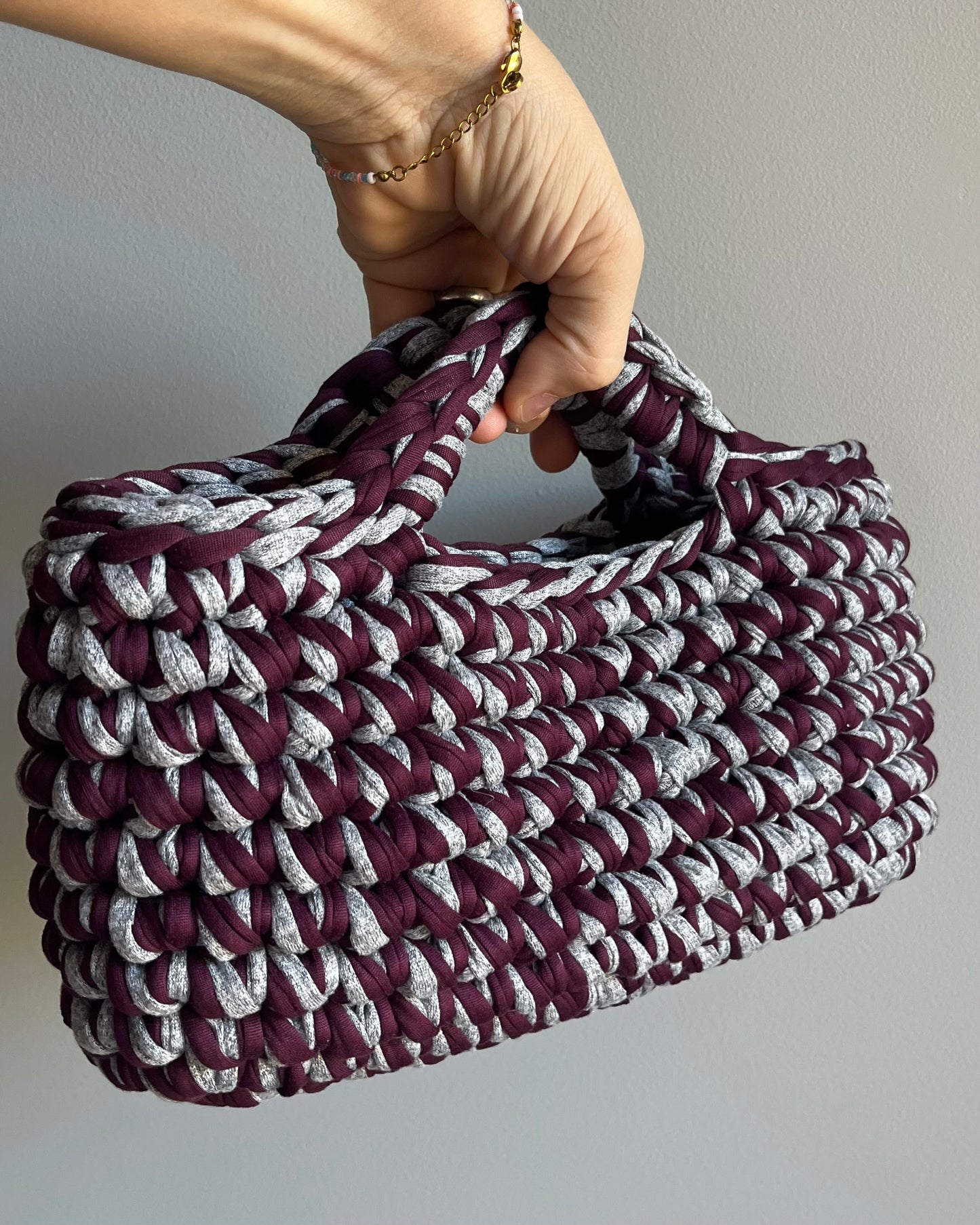 BASKET BAG STONE GREY & BURGUNDY